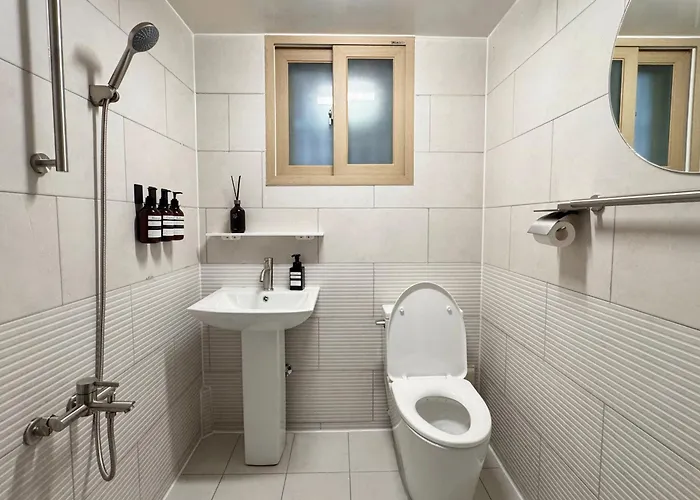 Hongdae Sinchon Aestetic House, Nua Apartment *